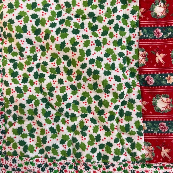Handmade‎ Quilted Throw Blanket Winter Cabin Scene Green Red Christmas Theme